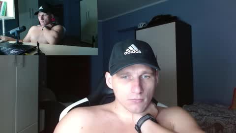 Snapshot of poliglotjoe chatting on September 21, 12:11 am Poliglot online show from September 21, 12:11 am