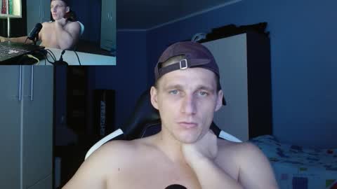 Snapshot of poliglotjoe chatting on October 22, 6:28 am Poliglot online show from October 22, 6:28 am