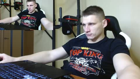 Snapshot of poliglotjoe chatting on December 4, 8:56 am Poliglot online show from December 4, 8:56 am