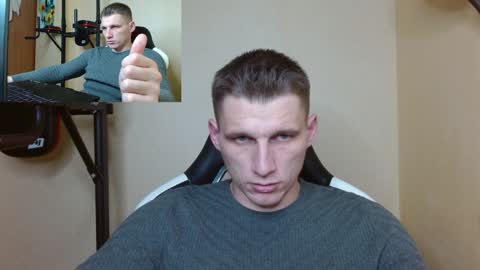 Snapshot of poliglotjoe chatting on December 22, 3:55 am Poliglot online show from December 22, 3:55 am