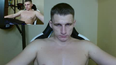 Snapshot of poliglotjoe chatting on December 17, 2:01 am Poliglot online show from December 17, 2:01 am