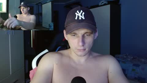 Snapshot of poliglotjoe chatting on November 1, 12:42 pm Poliglot online show from November 1, 12:42 pm