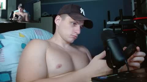 Snapshot of poliglotjoe chatting on October 29, 2:42 pm Poliglot online show from October 29, 2:42 pm