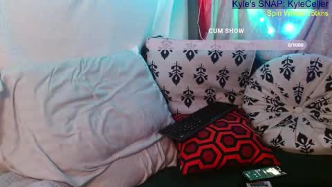 Snapshot of poppunk4life chatting on December 15, 12:07 am Kyle online show from December 15, 12:07 am