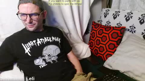 Snapshot of poppunk4life chatting on December 30, 5:26 am Kyle online show from December 30, 5:26 am