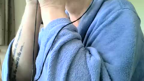Snapshot of poshman65 chatting on December 10, 11:32 am poshman65 online show from December 10, 11:32 am