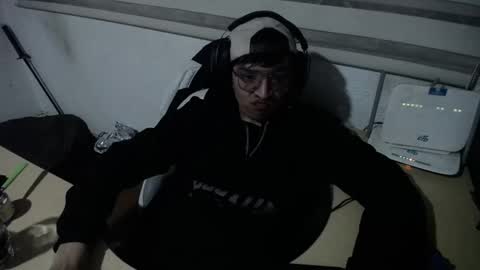 powerfulzeus2 online show from January 18, 2:24 am