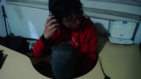 Snapshot of powerfulzeus2 chatting on October 11, 2:59 am powerfulzeus2 online show from October 11, 2:59 am