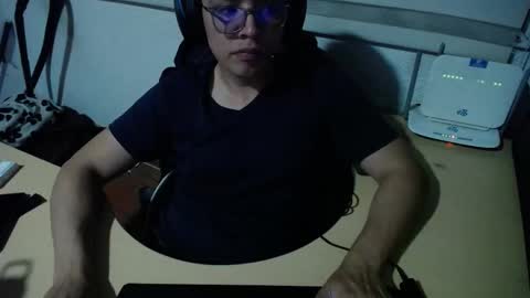 Snapshot of powerfulzeus2 chatting on September 26, 4:43 am powerfulzeus2 online show from September 26, 4:43 am
