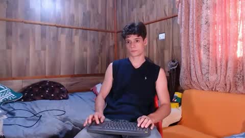 Snapshot of powertwinky chatting on December 25, 9:33 pm chris independent online show from December 25, 9:33 pm