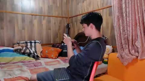 Snapshot of powertwinky chatting on February 7, 10:09 pm chris independent online show from February 7, 10:09 pm