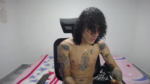 Snapshot of present_the_magic chatting on October 13, 6:03 pm Plux online show from October 13, 6:03 pm