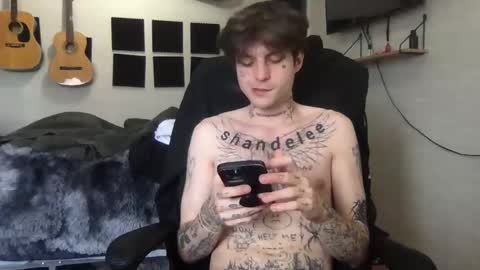 Snapshot of prettyboyszn chatting on December 7, 8:38 pm pretty boy online show from December 7, 8:38 pm