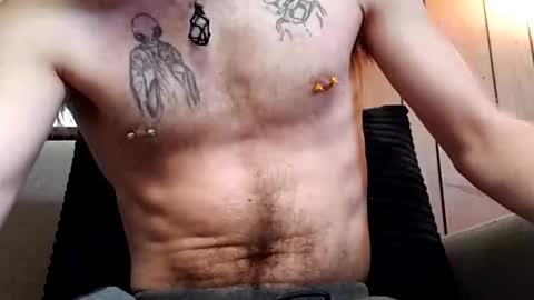 prettysolidd7 online show from February 14, 9:43 pm