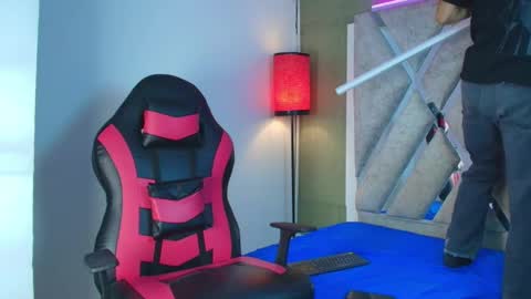 prince_arthur77 online show from April 21, 1:28 pm