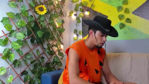 prince_arthur77 online show from October 31, 4:43 pm