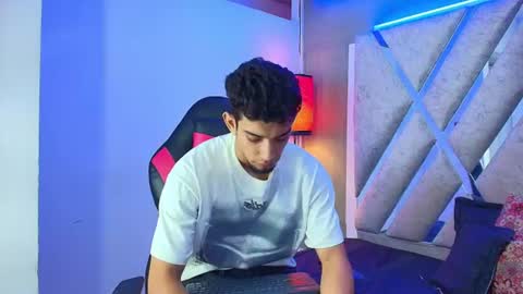 prince_arthur77 online show from June 16, 2:08 pm