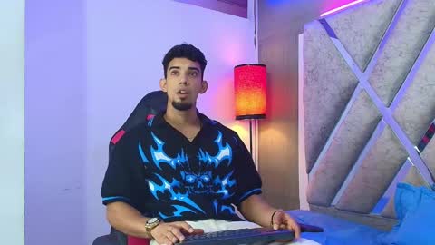 prince_arthur77 online show from June 7, 2:57 pm