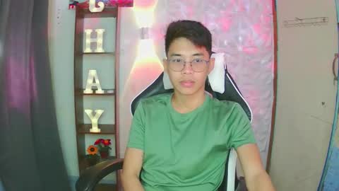 Snapshot of prince_harrison chatting on October 19, 12:59 am prince_harrison online show from October 19, 12:59 am