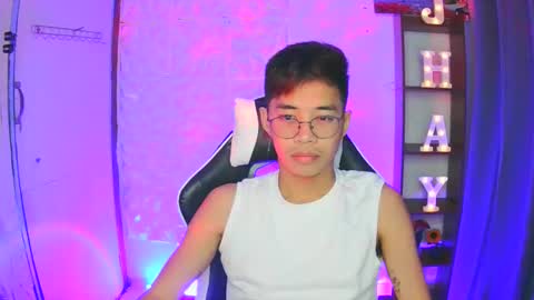 Snapshot of prince_harrison chatting on October 21, 10:29 am prince_harrison online show from October 21, 10:29 am