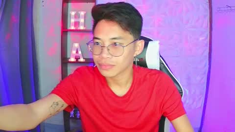 Snapshot of prince_harrison chatting on October 27, 6:05 am prince_harrison online show from October 27, 6:05 am