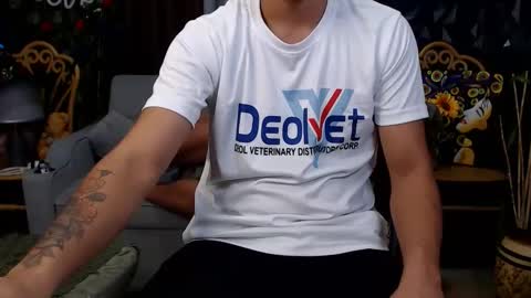 Snapshot of princenavheen chatting on October 9, 10:09 am Prince online show from October 9, 10:09 am