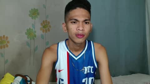 Snapshot of princeofcumxxx chatting on February 16, 4:42 pm Mel online show from February 16, 4:42 pm