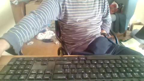 Snapshot of pup_y chatting on October 27, 9:44 am pup_y online show from October 27, 9:44 am