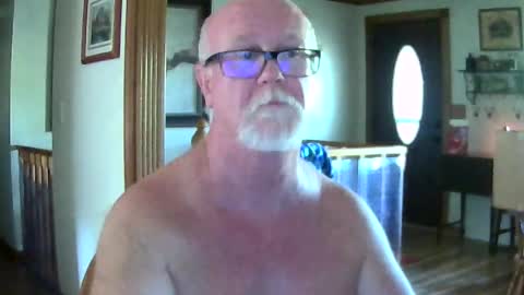 pussylover1365 online show from September 16, 9:15 pm