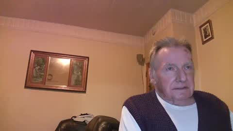 Snapshot of quathead chatting on December 7, 8:49 pm quathead online show from December 7, 8:49 pm