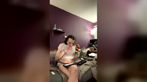 queensqueen online show from February 17, 9:08 am