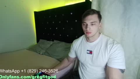 Snapshot of r9dima1998 chatting on February 5, 2:40 am Dmitry online show from February 5, 2:40 am