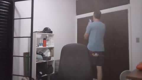 Snapshot of rafaelsel chatting on October 12, 10:37 pm Big Uncle Jungle online show from October 12, 10:37 pm