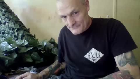 Snapshot of ragingzef69 chatting on March 6, 4:30 am Bigthickdickinvic online show from March 6, 4:30 am