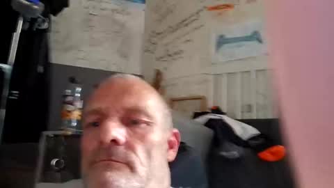 Snapshot of ragingzef69 chatting on December 5, 9:28 pm Bigthickdickinvic online show from December 5, 9:28 pm