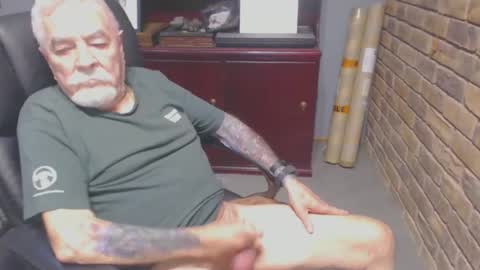 randyrodluvs69 online show from September 20, 5:40 am