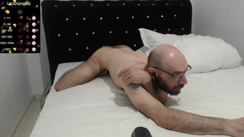 RaulWildBoy27 online show from April 22, 6:01 pm