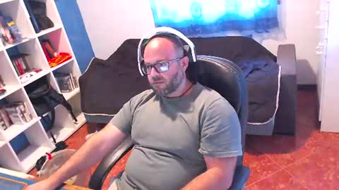 ravingr3d3 online show from June 9, 1:13 pm