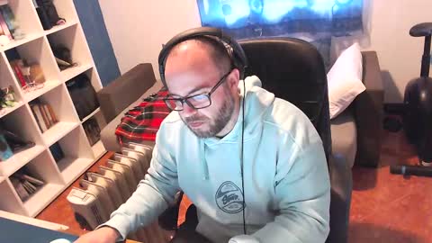 Snapshot of ravingr3d3 chatting on March 10, 11:12 am ravingr3d3 online show from March 10, 11:12 am