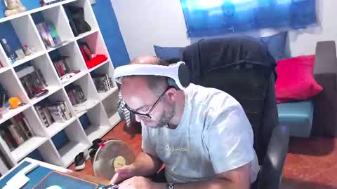 ravingr3d3 online show from June 8, 1:12 pm