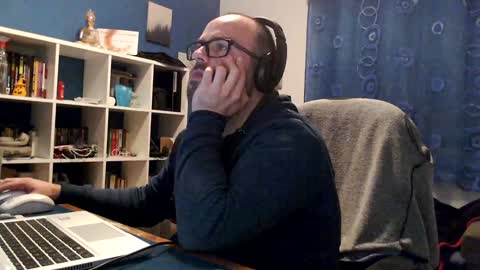 Snapshot of ravingr3d3 chatting on December 16, 7:10 pm ravingr3d3 online show from December 16, 7:10 pm