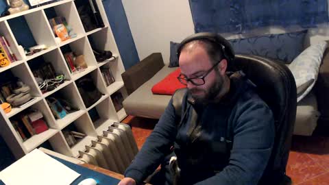 Snapshot of ravingr3d3 chatting on December 29, 9:52 pm ravingr3d3 online show from December 29, 9:52 pm