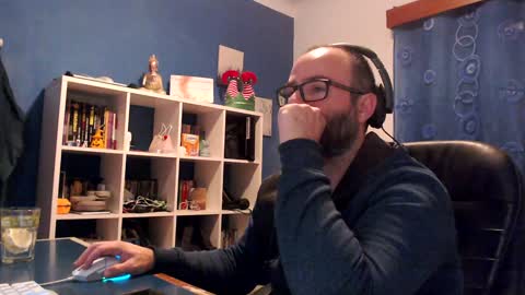 Snapshot of ravingr3d3 chatting on December 27, 10:59 pm ravingr3d3 online show from December 27, 10:59 pm