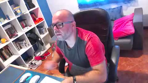 ravingr3d3 online show from June 18, 8:16 am