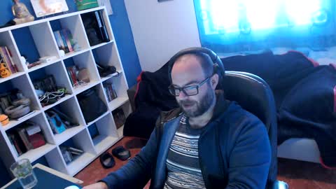 Snapshot of ravingr3d3 chatting on December 26, 11:43 am ravingr3d3 online show from December 26, 11:43 am