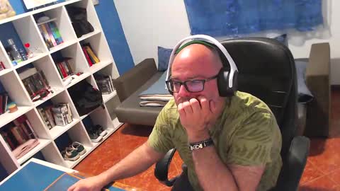 ravingr3d3 online show from April 25, 9:56 pm