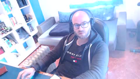 Snapshot of ravingr3d3 chatting on December 8, 2:41 pm ravingr3d3 online show from December 8, 2:41 pm