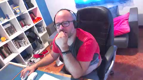 ravingr3d3 online show from June 18, 9:14 am