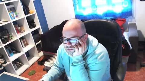 Snapshot of ravingr3d3 chatting on February 24, 9:10 am ravingr3d3 online show from February 24, 9:10 am