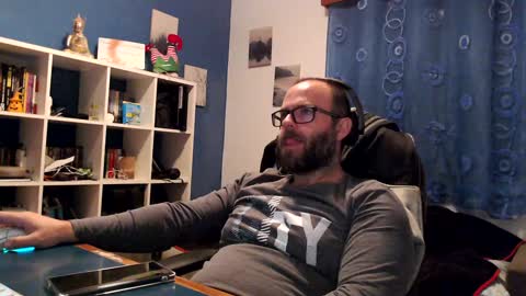Snapshot of ravingr3d3 chatting on January 8, 10:37 pm ravingr3d3 online show from January 8, 10:37 pm